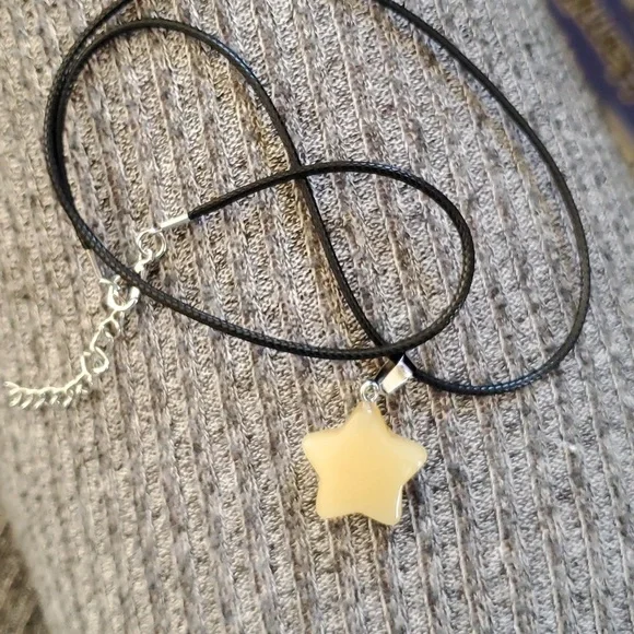Glass star necklace pendant - Picture 2 of 4